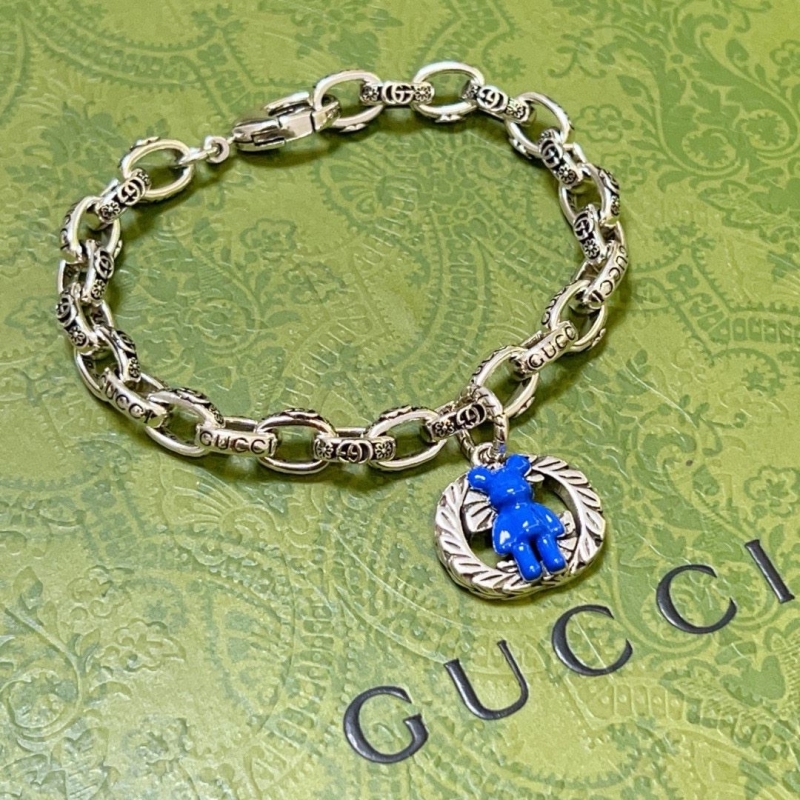 G*u*i bracelets